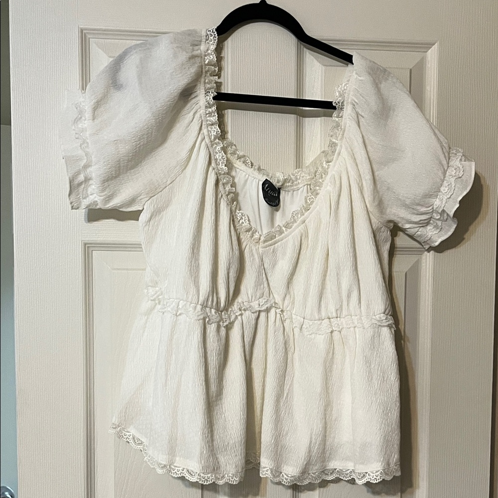 ARULA White Lace Accent Blouse